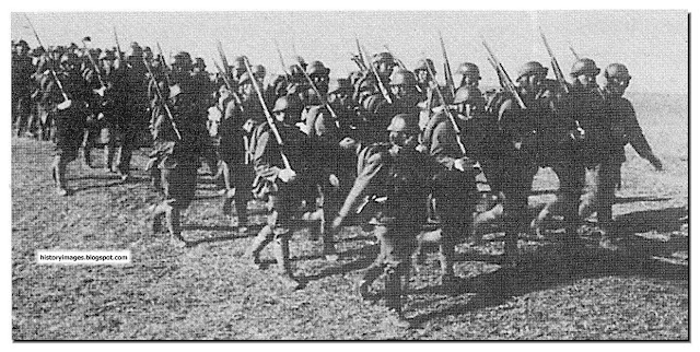 japanese-infantry-march-manchuria-1931.jpg