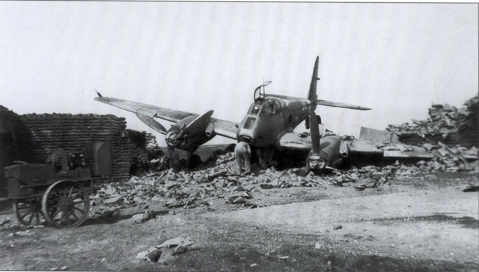 12+messerschmitt+me+210+crash+landed+sandbox+mediterrania+luftwaffe+plane+aircraft+1.jpg