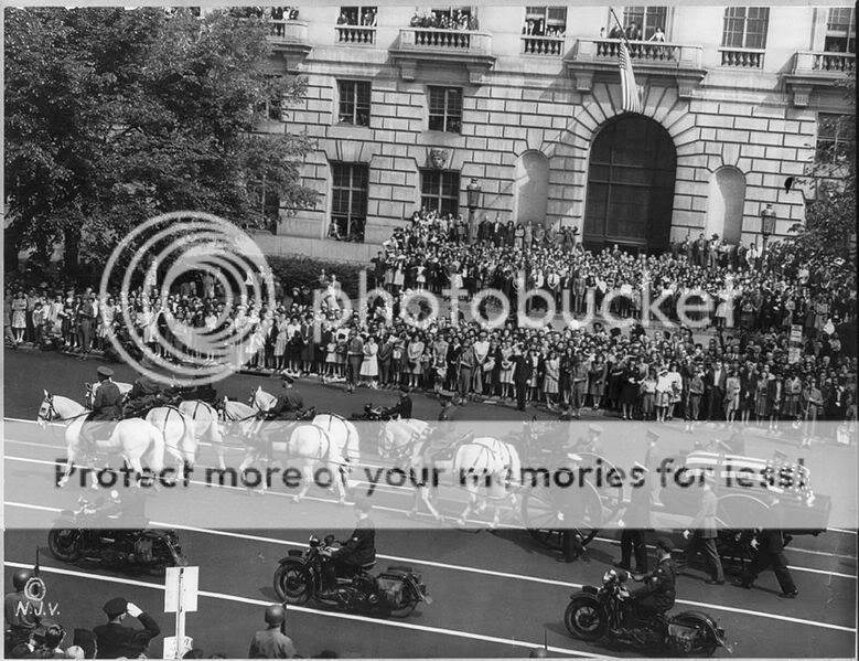 779px-Franklin_Roosevelt_funeral_pr.jpg