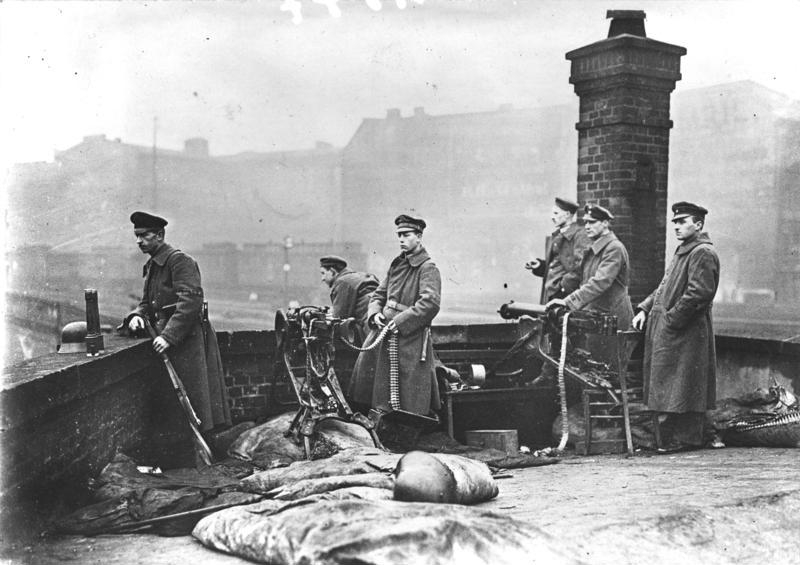 Bundesarchiv_Bild_119-1577,_Revolution_in_Berlin.jpg