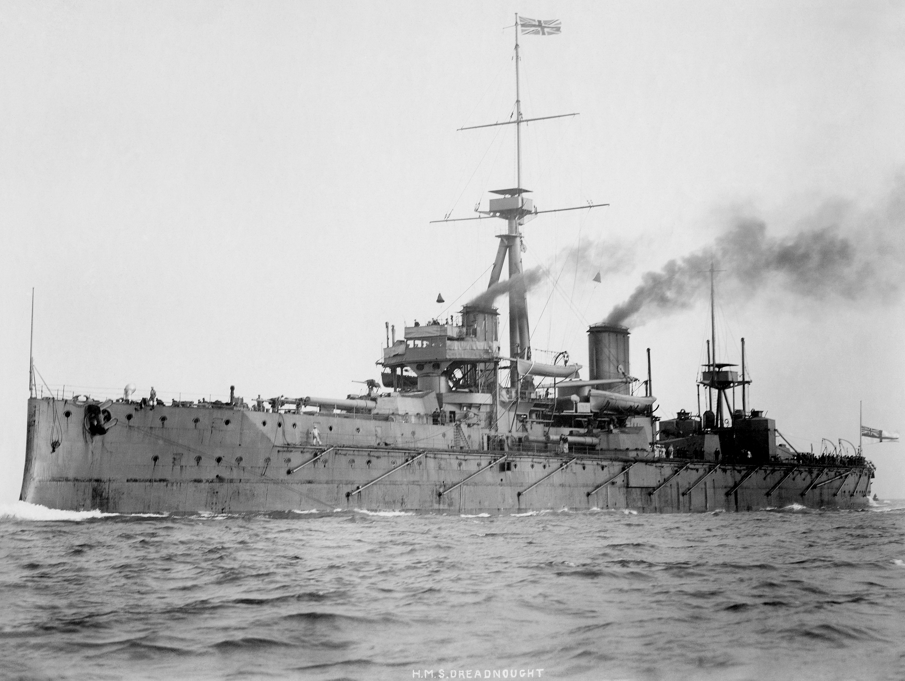 HMS_Dreadnought_1906_H61017.jpg