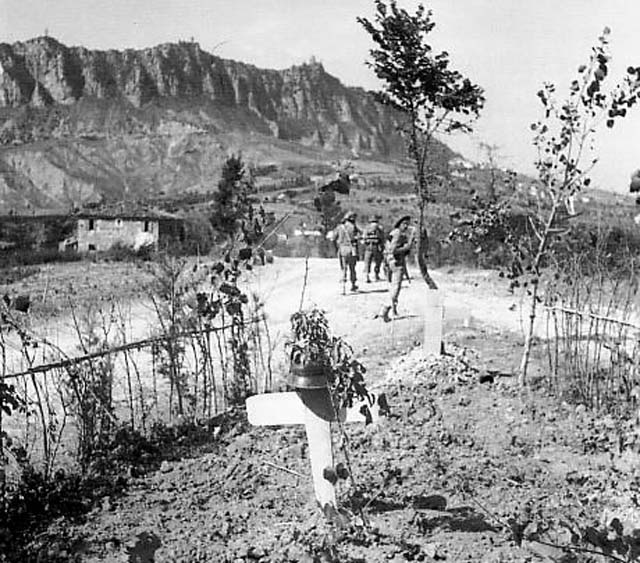 A_soldier%27s_grave_in_Monte_Titano_%28September_1944%29.jpg