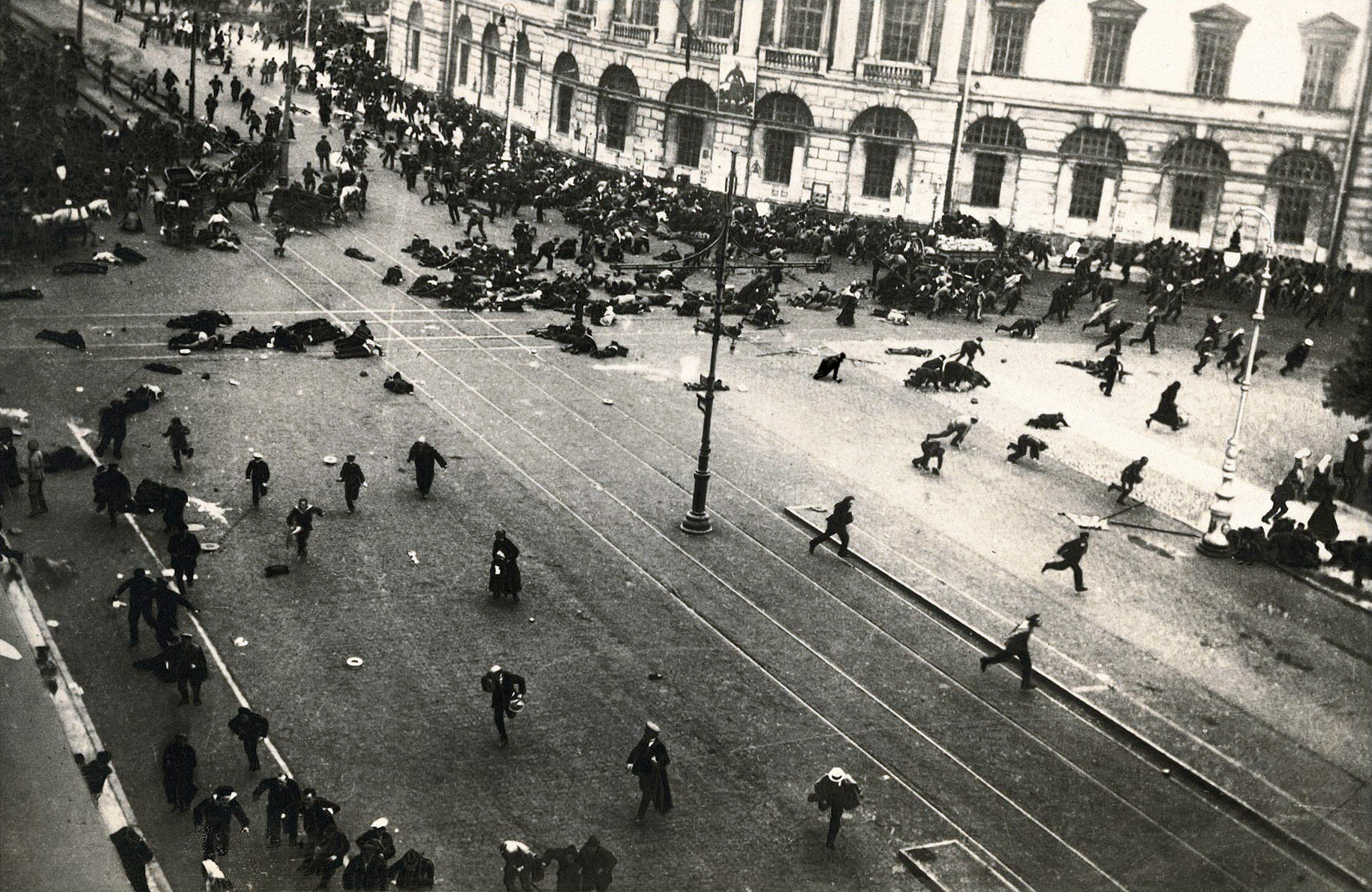 19170704_Riot_on_Nevsky_prosp_Petrograd.jpg