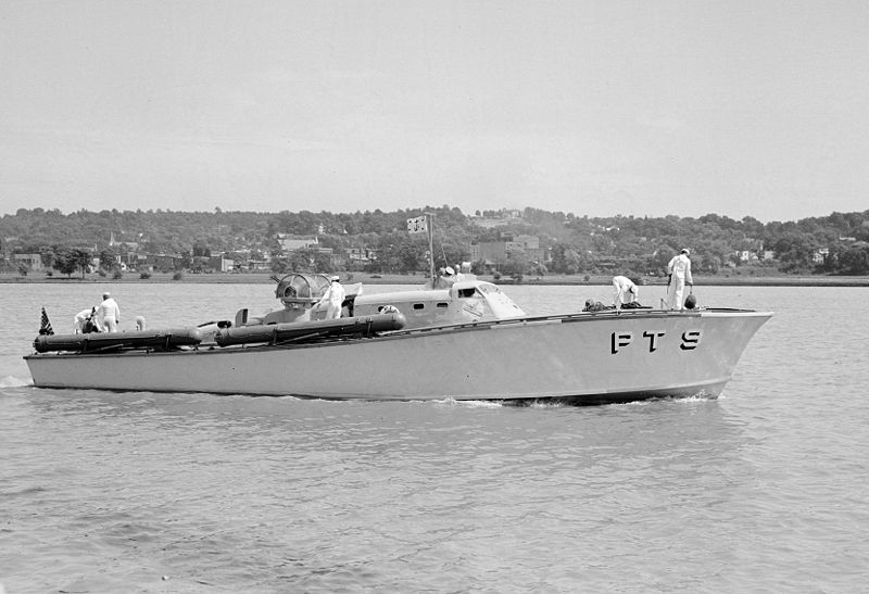 800px-PT-9_torpedo_boat_Washington_DC_1940.jpg