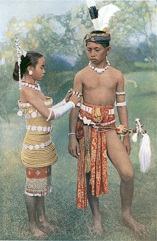 313px-Young_Ibans%2C_or_Sea_Dayaks.jpg