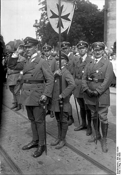 416px-Bundesarchiv_Bild_102-10194%2C_Arthur_Mahraun.jpg