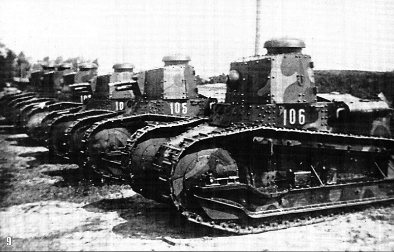 Latvian-Army-Fiat-3000-tanks.jpg