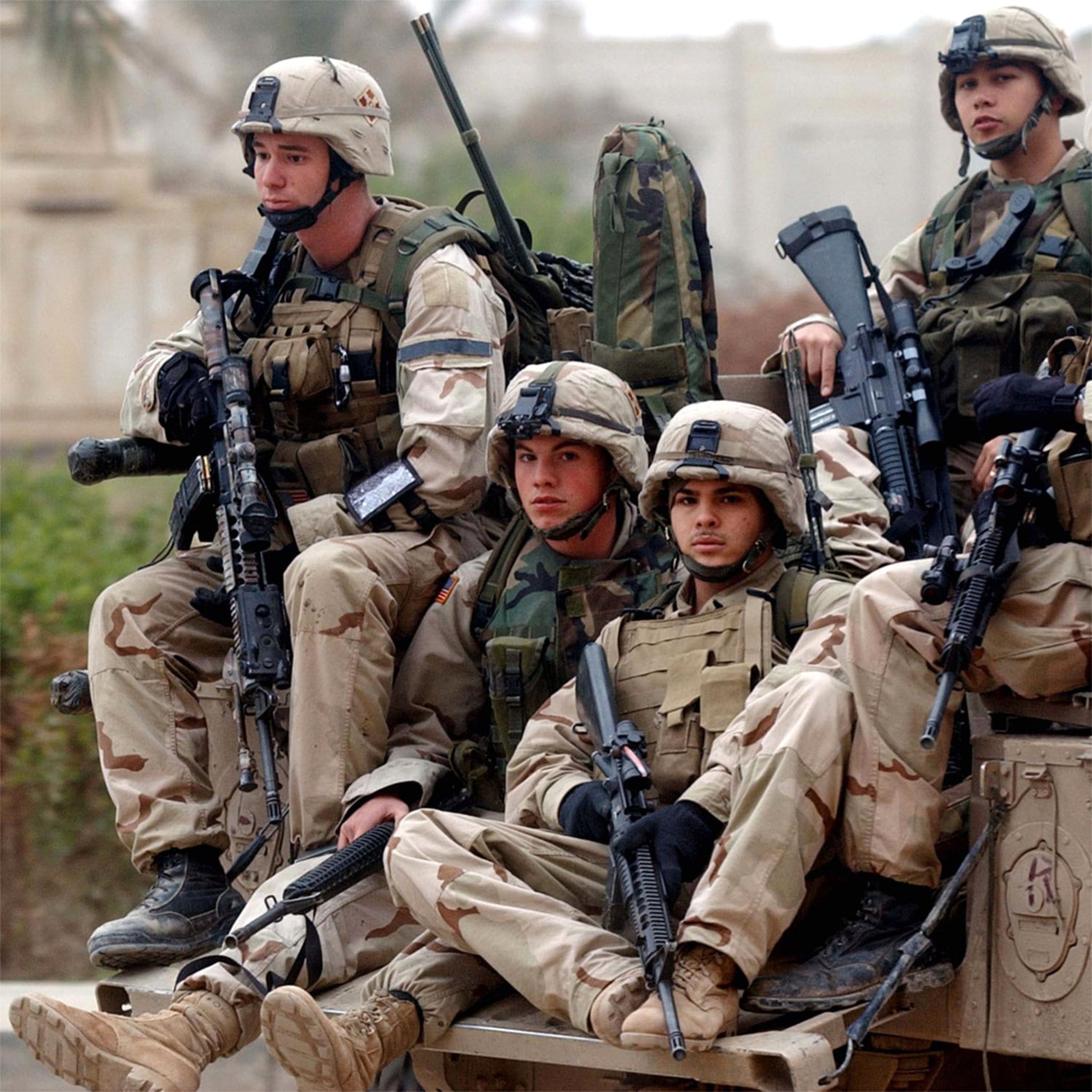 040107_iraq_morepay_hmed3p.jpg