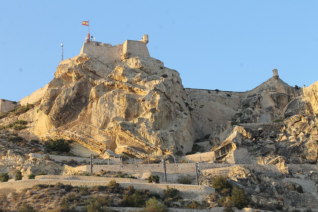 1024px-Castello_de_Santa_Bàrbara_Alicante.jpg