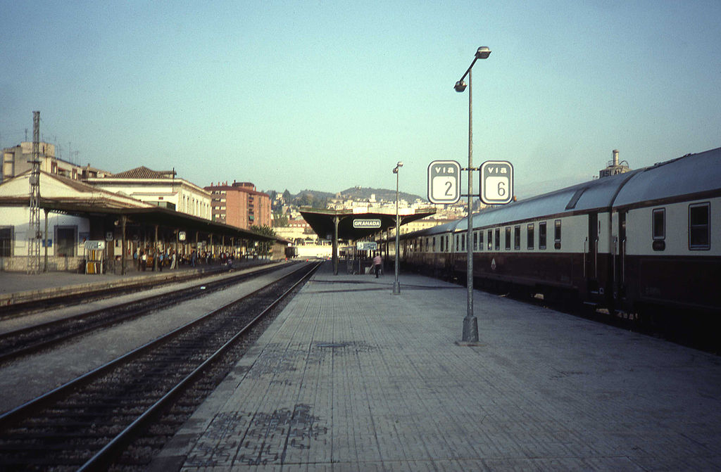 1024px-Granada_station_1989.jpg