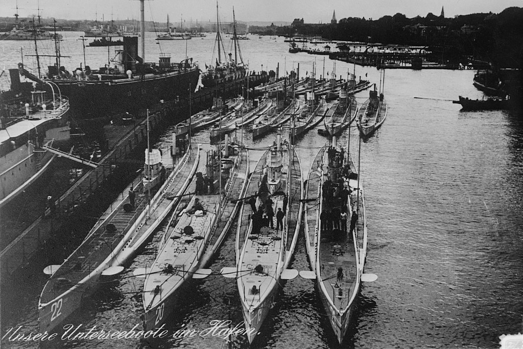 1024px-U-Boote_Kiel_1914.jpg