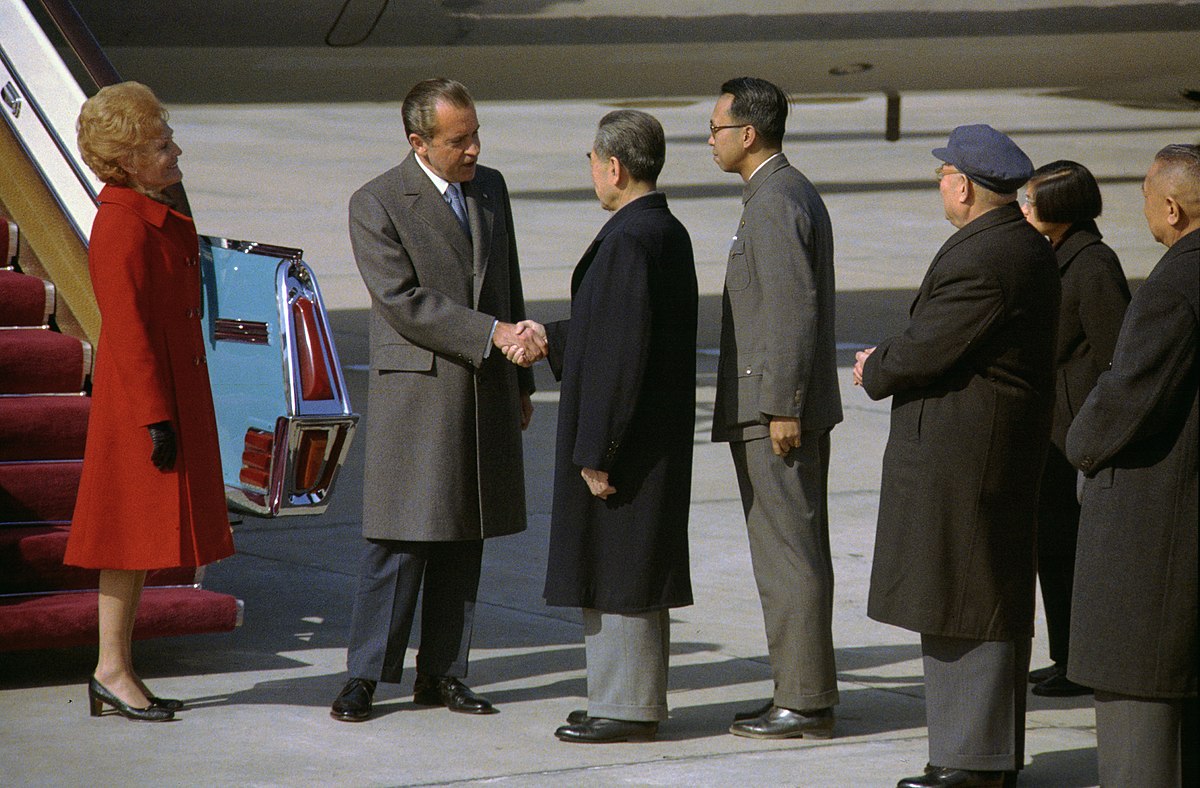 1200px-President_Richard_Nixon_and_Premier_Chou_En-Lai_Shake_Hands_at_the_Nixons'_Arrival_in_P...jpg