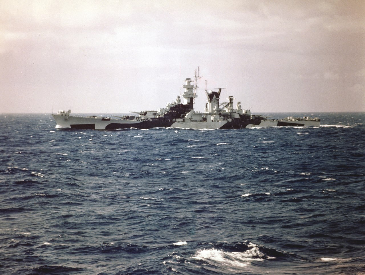 1280px-USS_Alaska_(CB-1)_underway_in_the_Atlantic_Ocean_in_August_1944_(80-G-K-5580).jpg