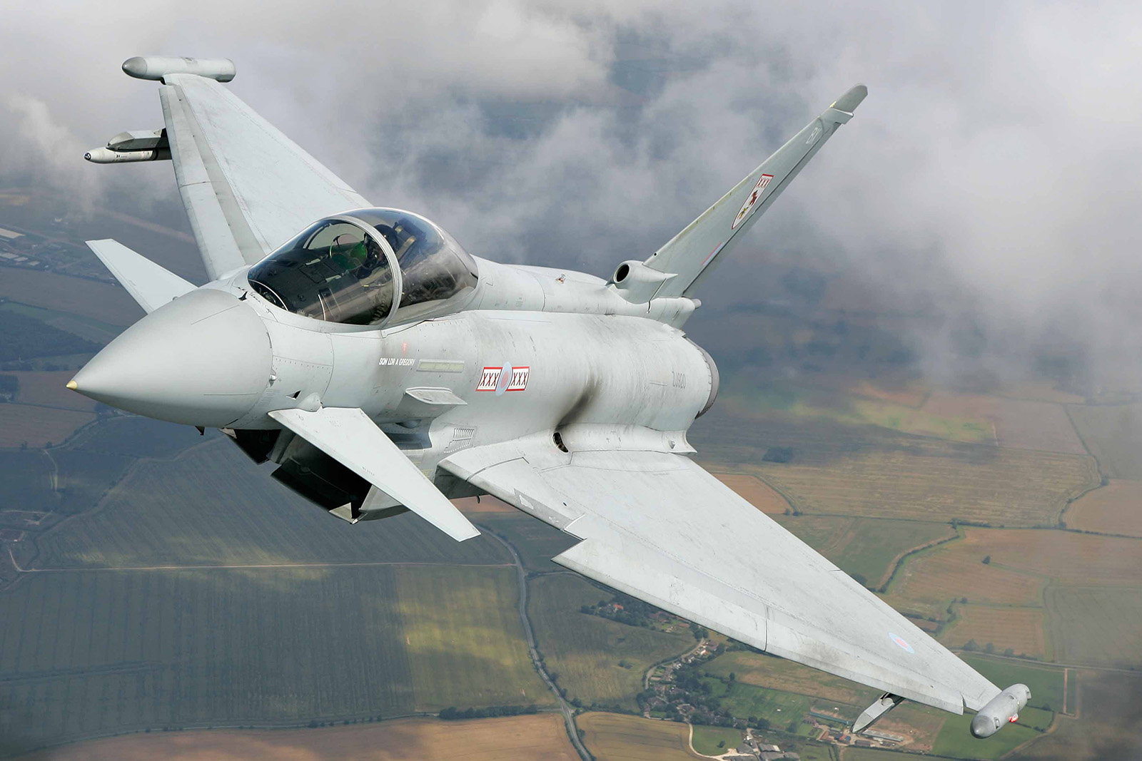 19-RAF-Typhoon-Low-Spit-Typ_045.jpg