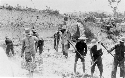 1905 summary-mining workers.jpg