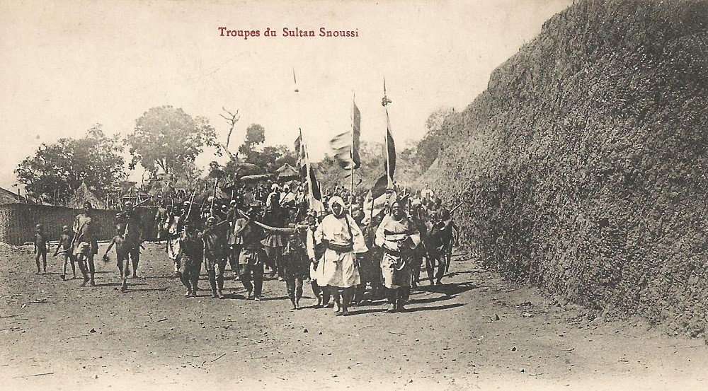 1906 Africa part 8 SMALL - Troupes_du_Sultan_Snoussi.jpg