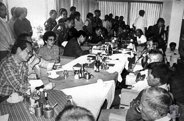 1986-09-13 Meeting in Bontoc.jpg