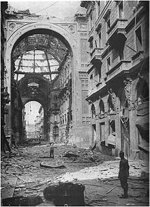 220px-Milano,_Galleria_Vittorio_Emanuele_II_(b.jpg