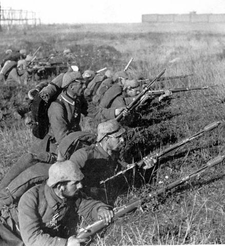 439px-German_soldiers_Battle_of_Marne_WWI.jpg