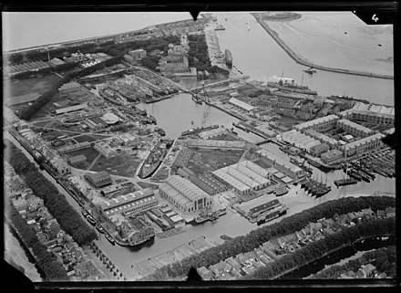 440px-NIMH_-_2011_-_0233_-_Aerial_photograph_of_Den_Helder,_The_Netherlands_-_1920_-_1940.jpg