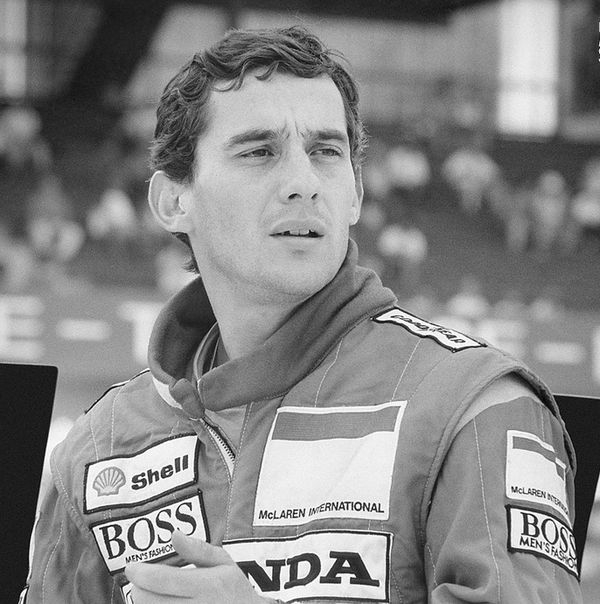 600px-Ayrton_Senna.jpg