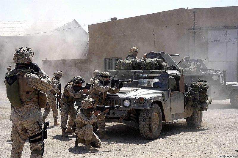 800px-1-5_Marines_in_Fallujah_07_April_204.jpg