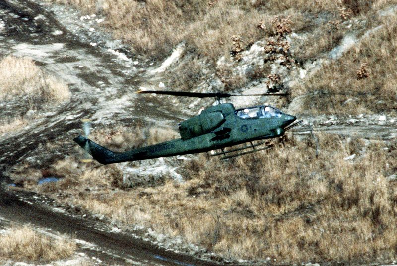 800px-AH-1J_in_South_Korea_1983.jpg