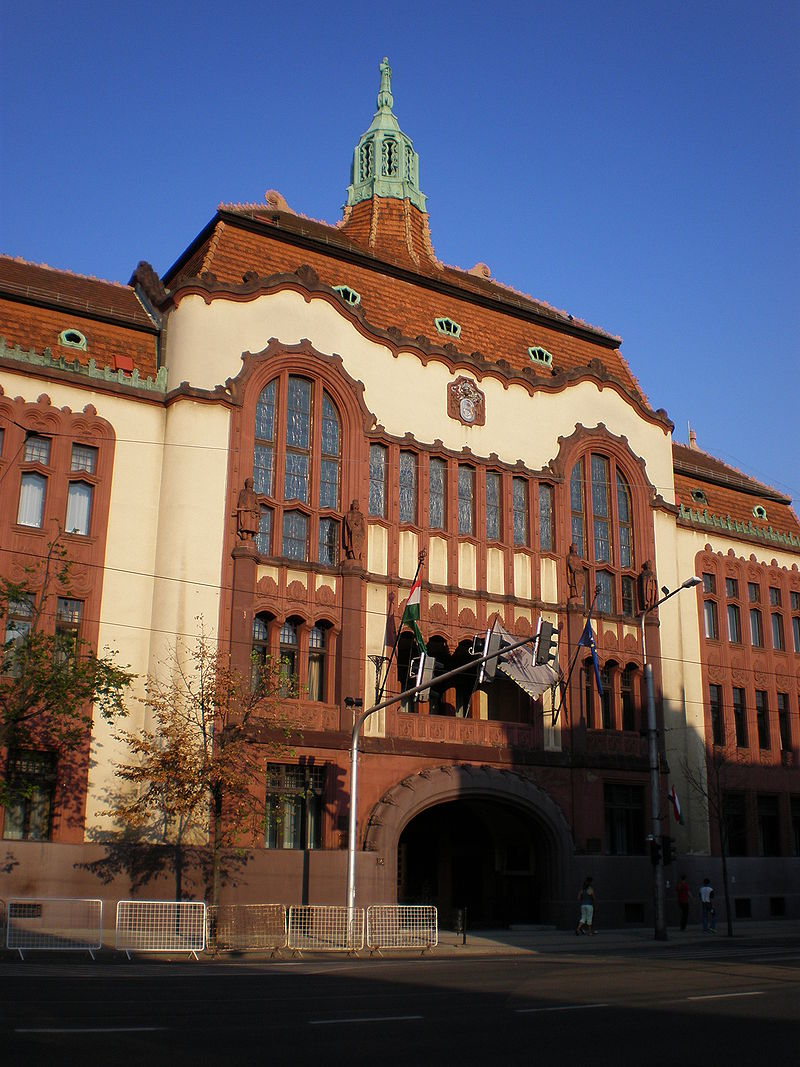 800px-Altes_Komitatshaus_Debrecen.jpg