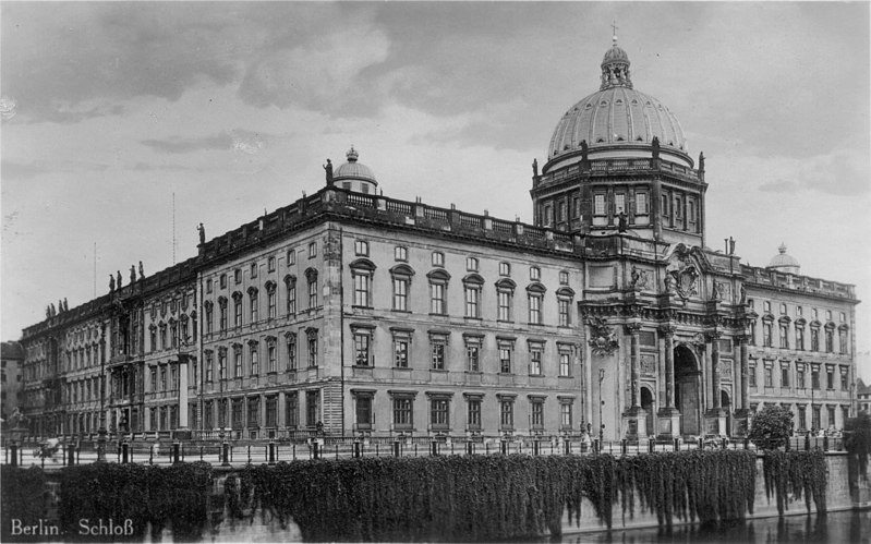 800px-Berlin_Stadtschloss_1920er.jpg