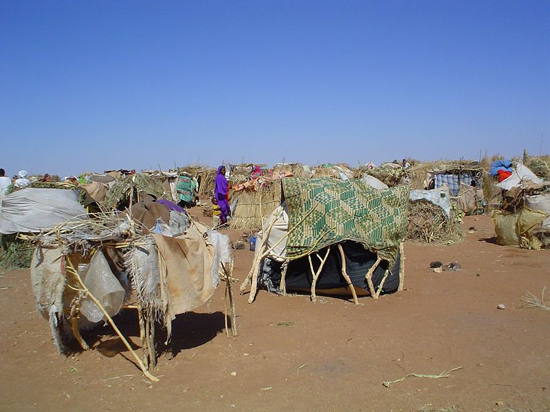 800px-Darfur_IDPs_1_camp.jpg