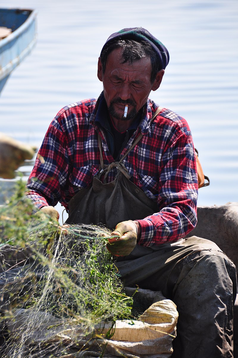 800px-Kazakh_fisherman_Aralsk.jpg