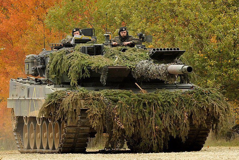 800px-Leopard_2A6,_PzBtl_104.jpg