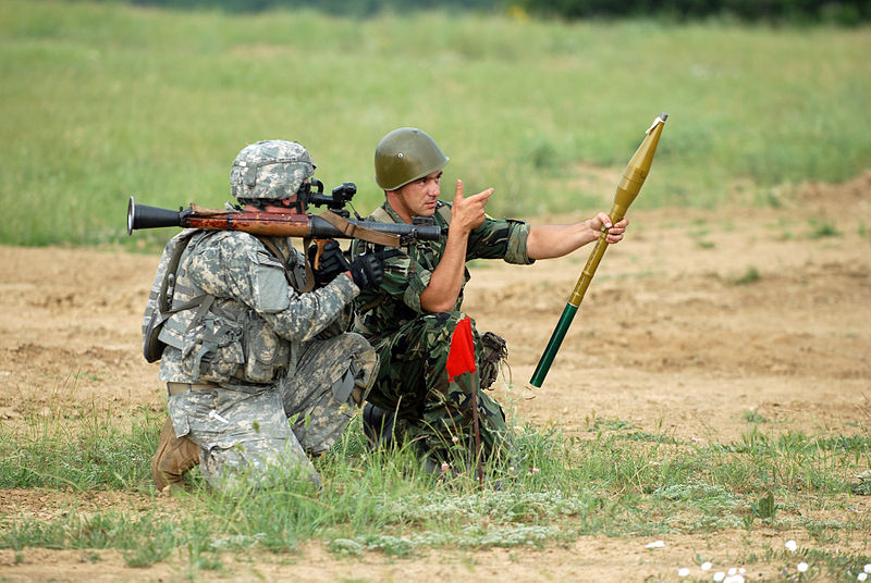 800px-RPG_training_by_Bulgarian_instructor,_2010.jpg