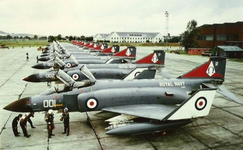 892-naval-air-squadron-at-raf-leuchars-1976-ready-to-embark-to-hms-ark-royal.jpg