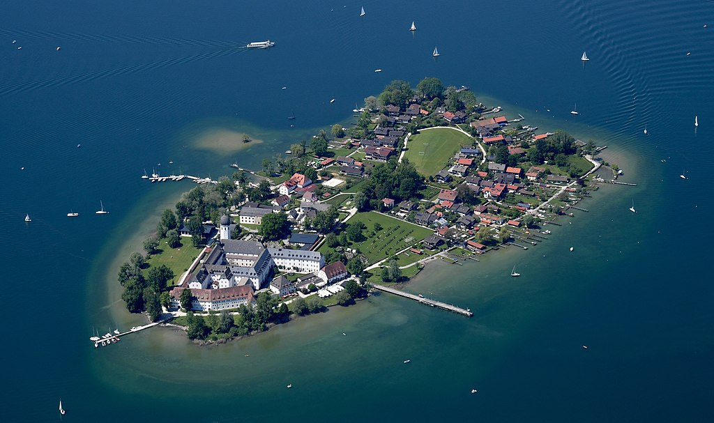 Aerial_image_of_the_Fraueninsel.jpg