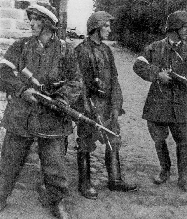 AK-soldiers_Parasol_Regiment_Warsaw_Uprising_1944.jpg