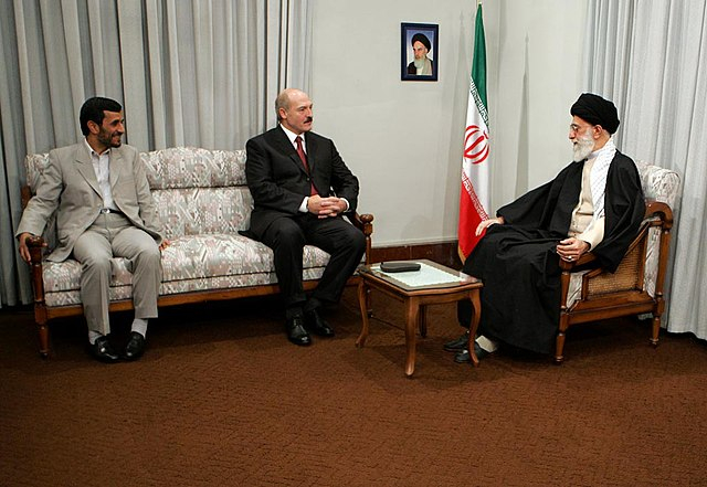 Ali_Khamenei_met_with_Belarusian_President_Lukashenko_(2006_11_06)_03.jpg