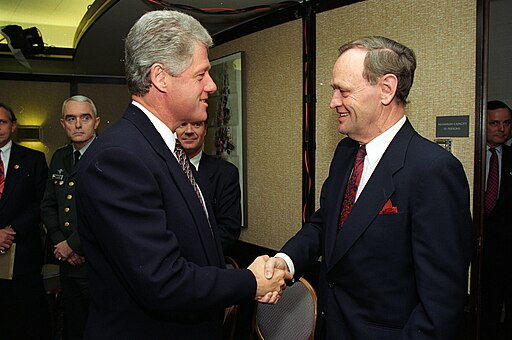 APEC_Summit_1993_-_Jean_Chrétien_and_Bill_Clinton_shaking_hands.jpg