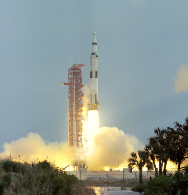 Apollo 13 launch.jpg