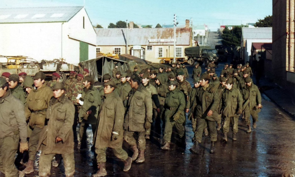 Argentine_prisoners_of_war_-_Port_Stanley-1024x616.jpg