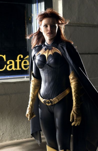 batgirl-birds-of-prey-23604548-391-600.jpg