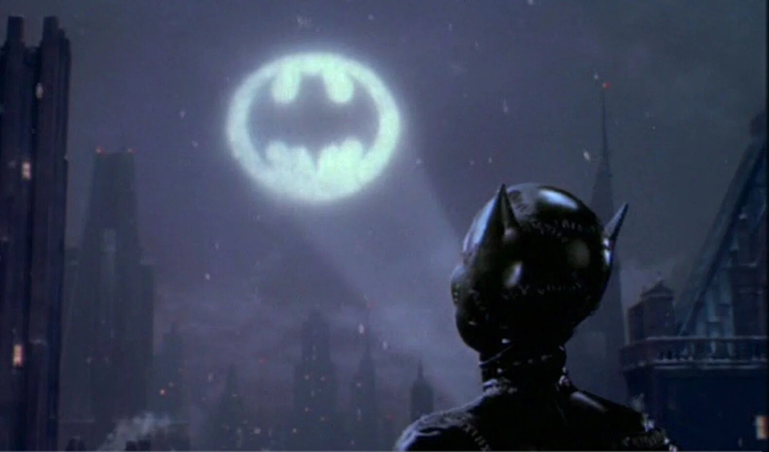 batman_returns_christmas.jpg