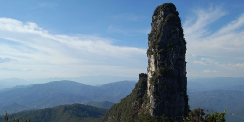 bukit batu lawi sarawak.jpg