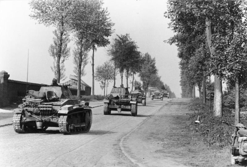 Une faucille émoussée Bundesarchiv_bild_101i-127-0396-13a-_im_westen-_deutsche_panzer-jpg