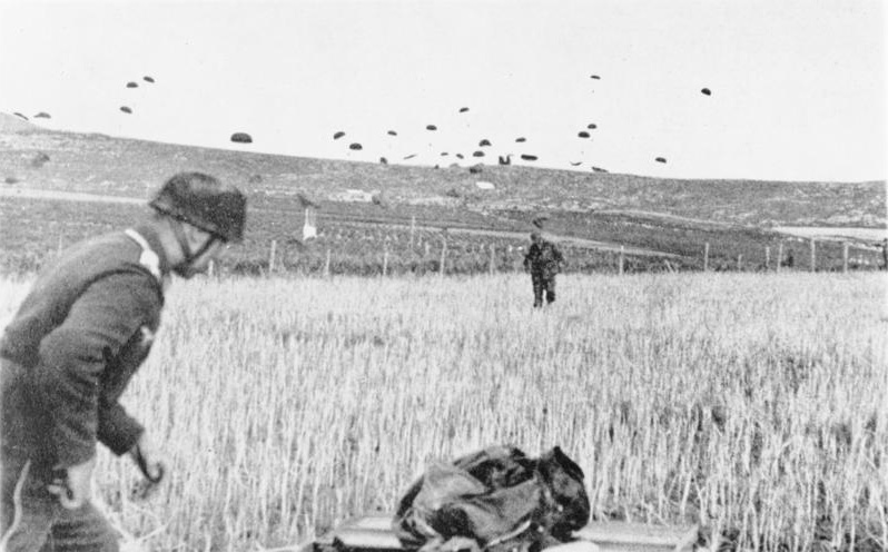 Bundesarchiv_Bild_141-0864,_Kreta,_Landung_von_Fallschirmjägern.jpg