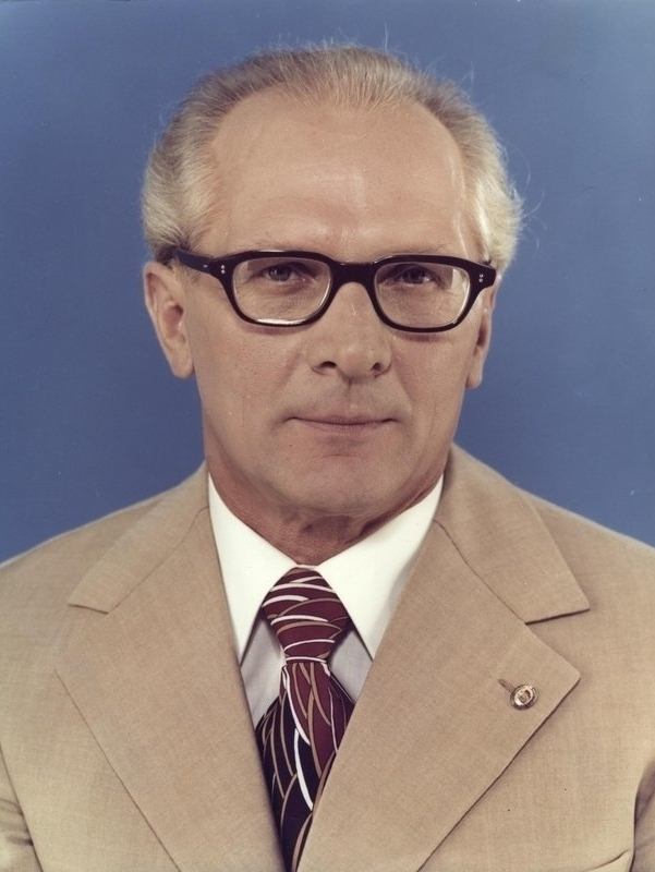 Bundesarchiv_Bild_183-R1220-401,_Erich_Honecker_(cropped).jpg