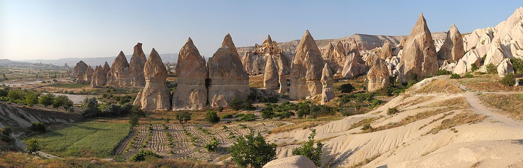 Cappadocia_Chimneys_Wikimedia_Commons.jpg