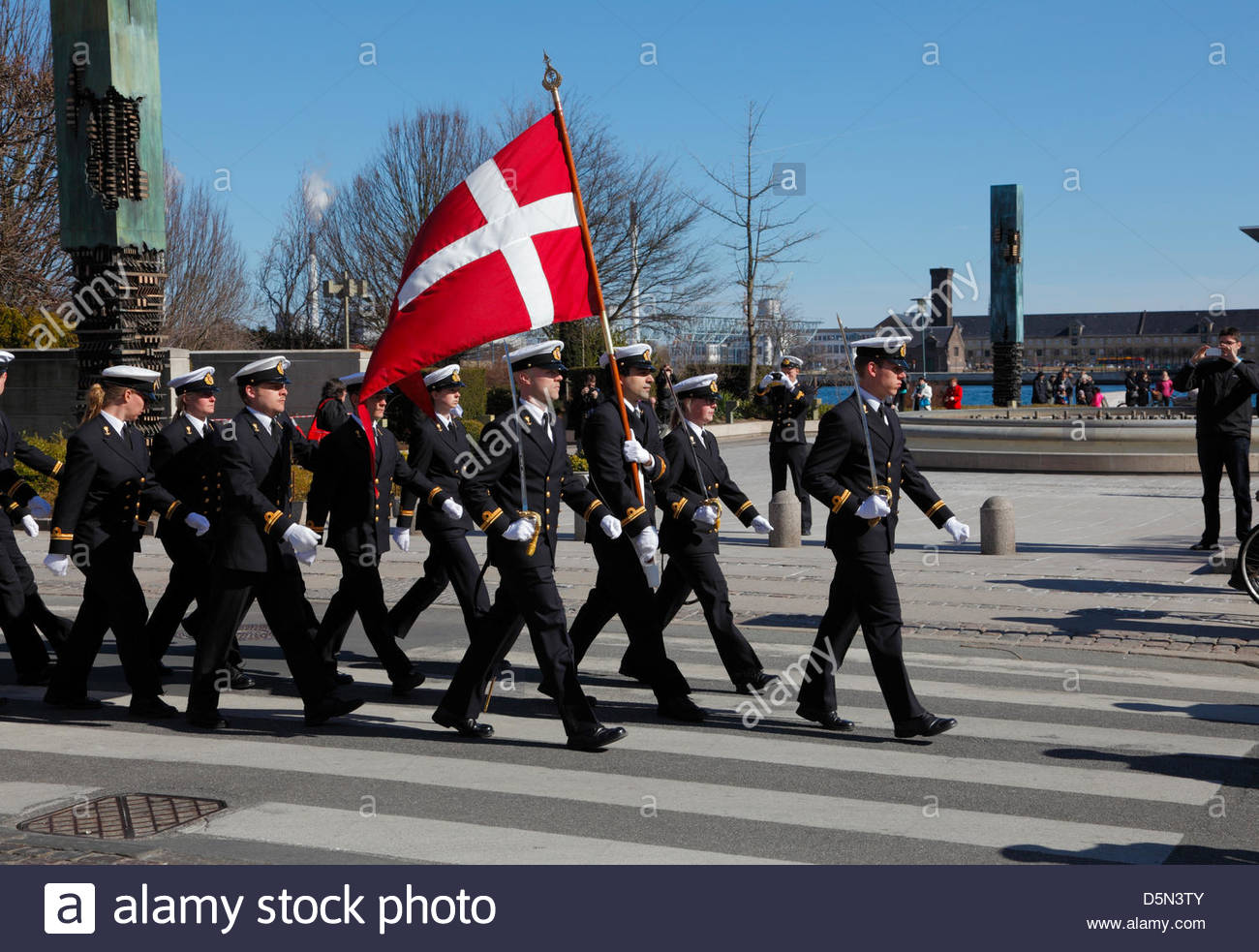 copenhagen-denmark-april-4th-2013-cadets-from-the-royal-danish-naval-D5N3TY.jpg