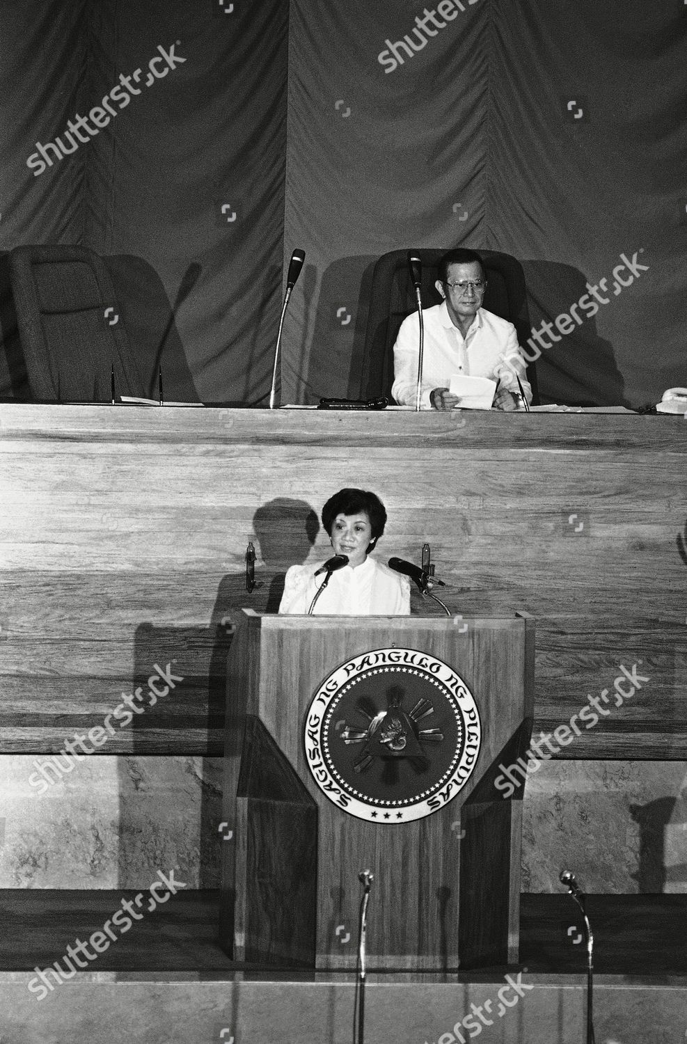 corazon-aquino-1986-manila-philippines-shutterstock-editorial-7330551a.jpg