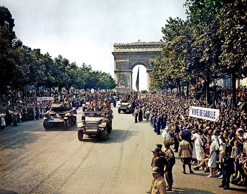 Crowds of French patriots.jpg